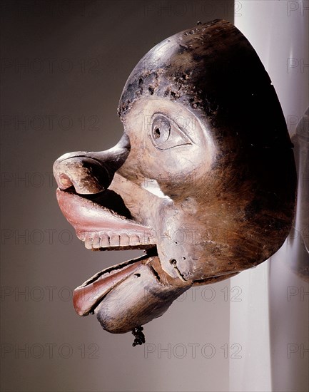 Mask (in profile) depicting either a grizzly bear or a land otter