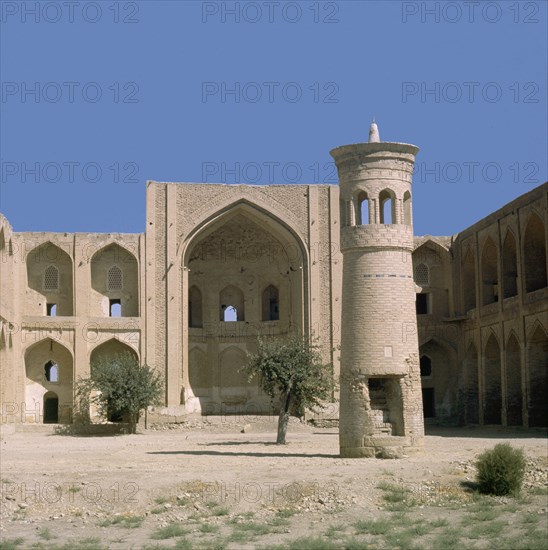 The Chor Bakhr ensemble and minaret