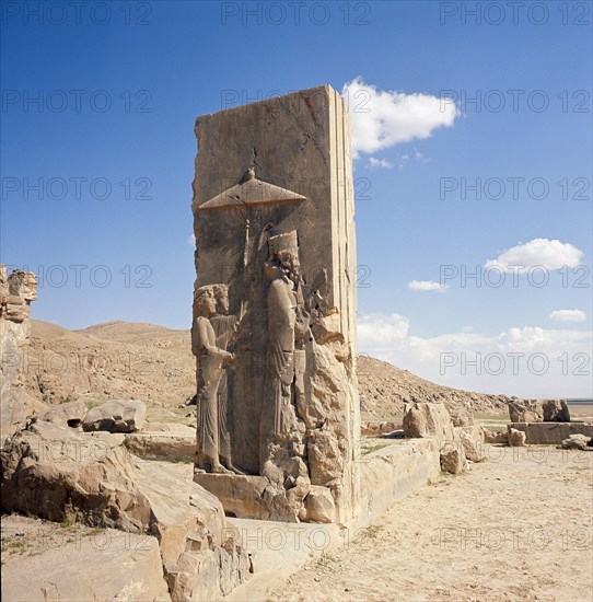 A relief on a doorway of the hall of the Hundred columns depicting the king with two attendants, one of whom carries an umbrella