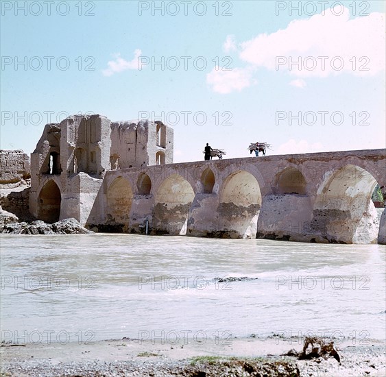 Shahrestan bridge