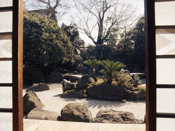 Palm grove in front of the waiting room to the formal tea house in the grounds of Katsura Imperial Villa