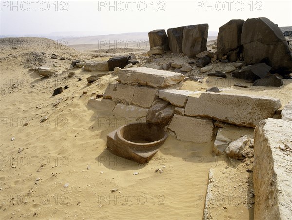 Red quartzite basin for waste water