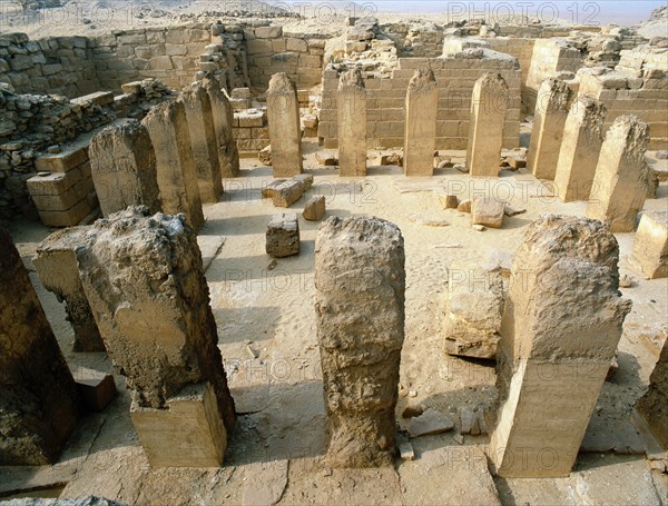 The tomb-chapel of Ptah-shepses at Abusir includes a large pillared court