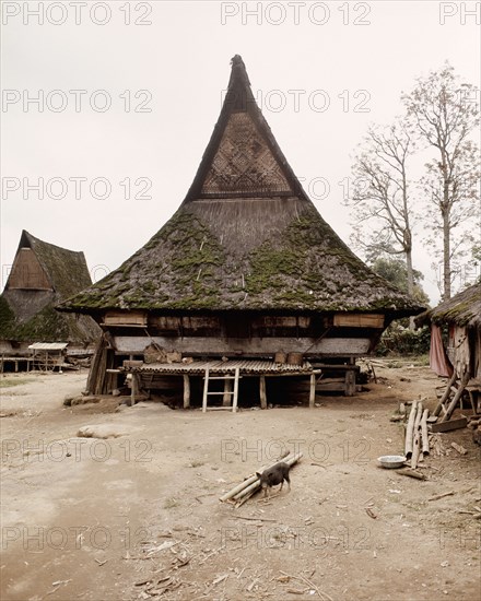 The three-level structure of Karo Batak houses corresponds to ideas of the cosmos