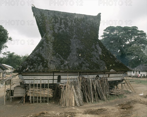 The three-level structure of Karo Batak houses corresponds to ideas of the cosmos