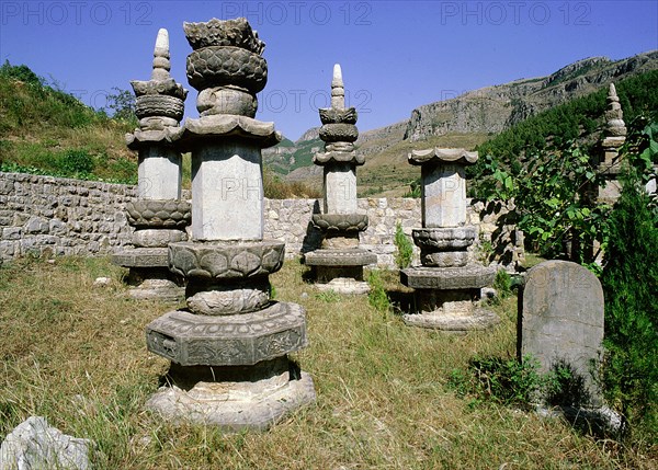 Near the Cliff of the Thousand Buddhas at Qianfoyan