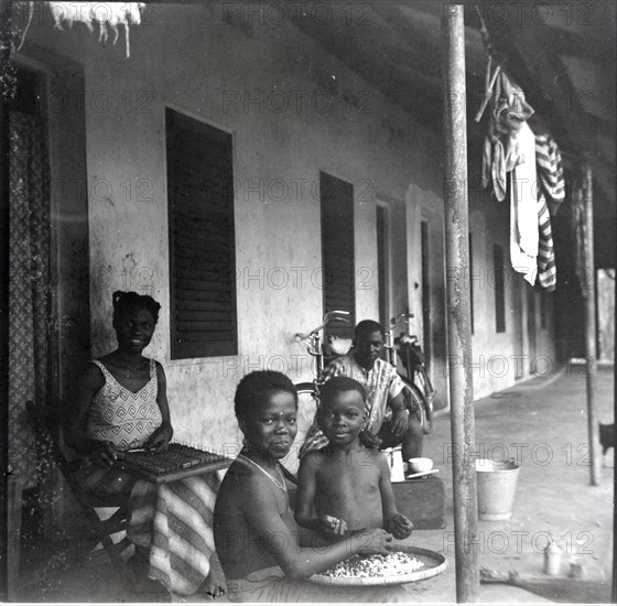 Ibadan: University College, Boys quarters, children