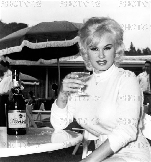 Sultry Mamie Van Doren