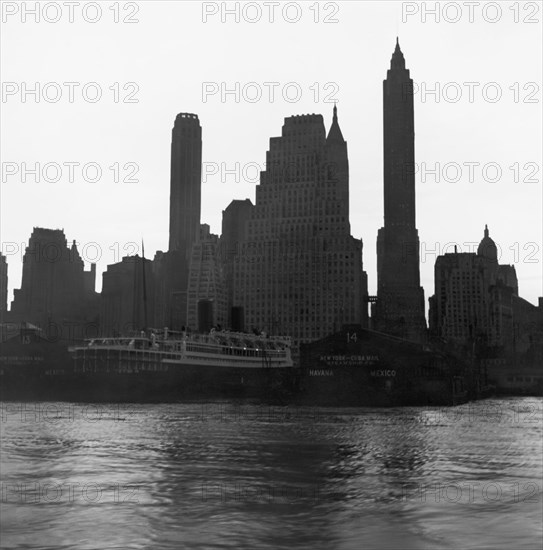 New York Silhouette At Dusk