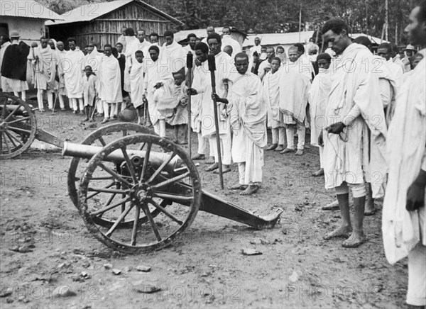 Soldiers Salute Haile Selassie