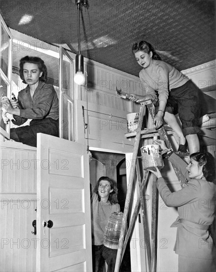 Four Women Fix Up Home