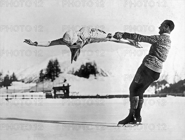 Figure Skating Merry-Go-Round on the Ice