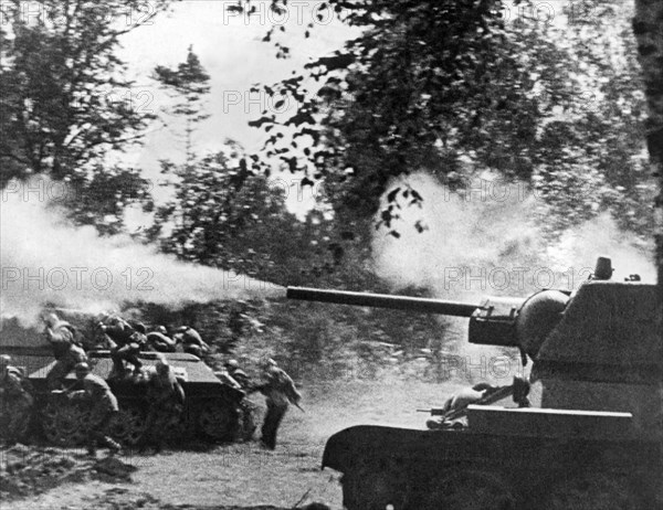 A Russian Tank Attacks Germans - Photo12-Underwood Archives-UIG