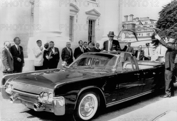 Custom Lincoln Limo For JFK