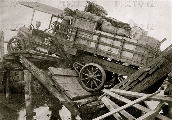 BRIDGE BROKEN UNDER AMERICAN TRUCK 1913