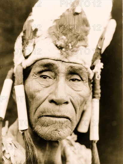 A Klamath head-dress 1923