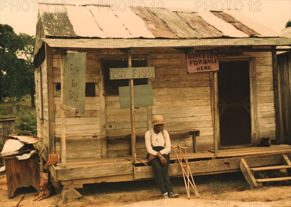 A store with live fish for sale, vicinity of Natchitoches, La. 1940