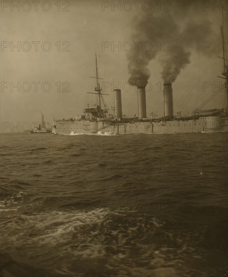 An American cruiser arrives in New York 1905