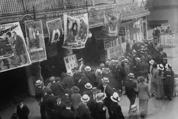 Ballyhoo men Flock to Coney Island 1922