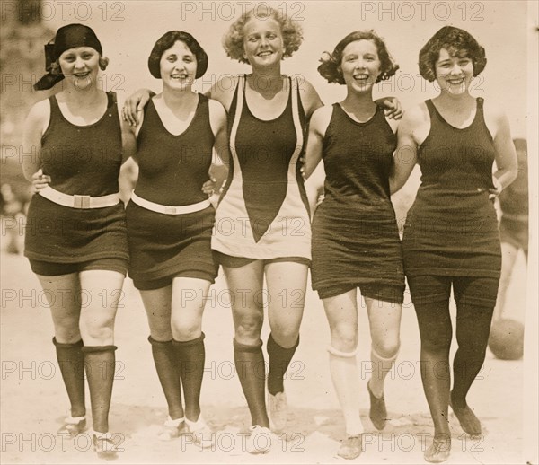 Beauties arm in arm on the beach