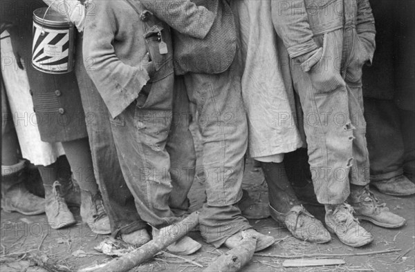 Blackes in the lineup for food at mealtime in the camp for flood refugees, Forrest City, Arkansas 1936