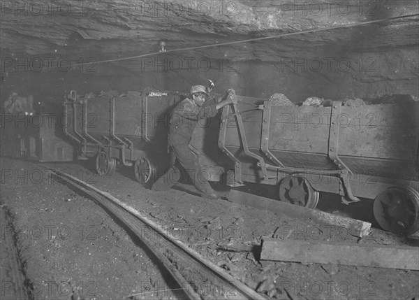 Boy braking on motor train 10 hrs. a day.  1908