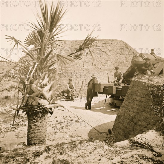 Charleston, S.C. Mounted gun, parapet of Fort Moultrie 1865