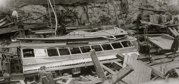 Collapse of East 10th street Ferry Train, Manhattan, NYC 1915