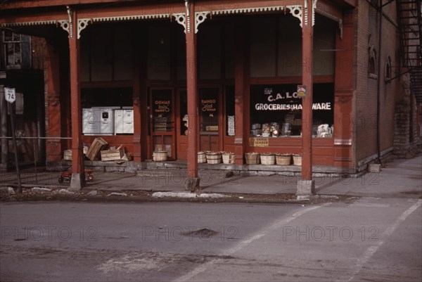 Grocery store, Ohio, Route 74 1942