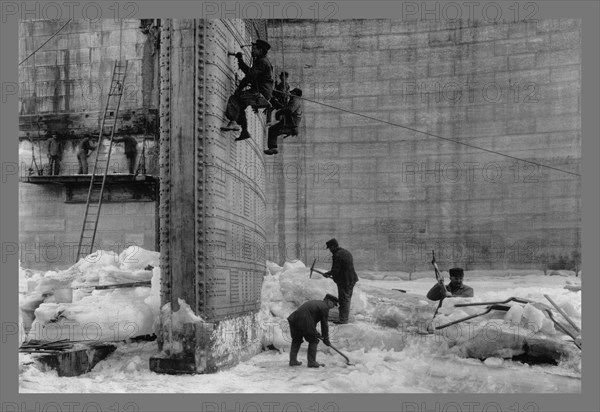 Removing Ice From the St. Mary's Lock