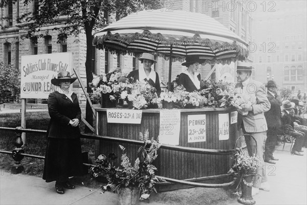 St. Paul Sells Roses to raise money for Soldiers 1919