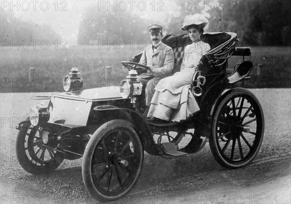 King and Queen of Italy in a car