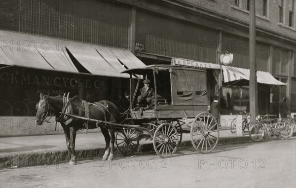 Mini Newsboy in LA 1916