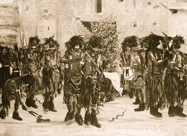 Moqui (Hopi) snake dance, Walpi, Ariz. 1909