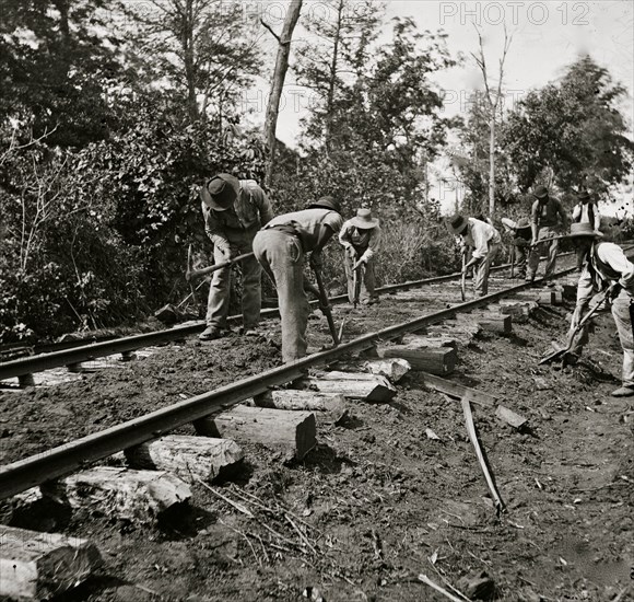 Murfreesboro, Tenn., vicinity. Men repairing single-track railroad after Battle of Stone's River 1863