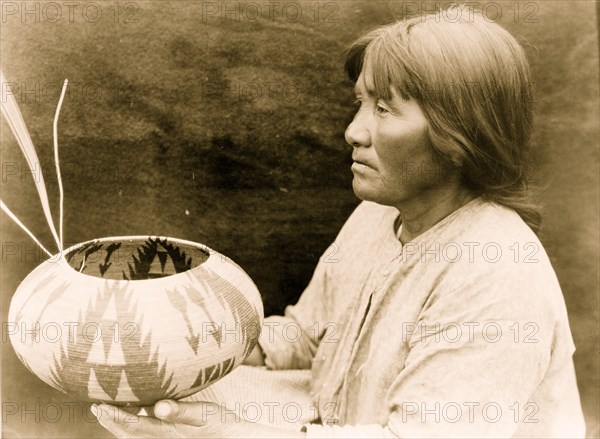 Lake Mono basket-maker 1924