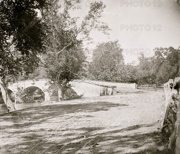 North Anna River, Virginia. Interior view of Confederate redoubt commanding Chesterfield bridge. Captured by 2nd Corps under Gen. Hancock, May 23, 1865 1864