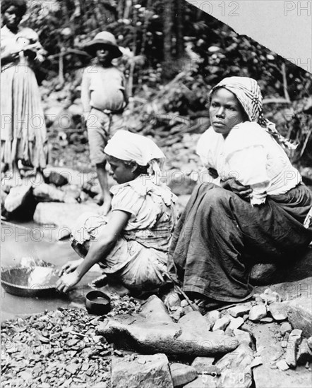 Panning for gold, Puerto Rico 1910