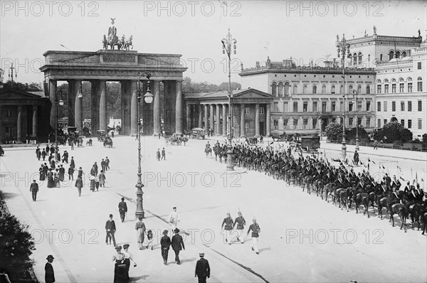 Pariser Platz and Brandenburger Thor (Paris Place and Brandenburg Gate)