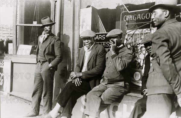 Street corner, Black Belt, Chicago, Illinois 1941