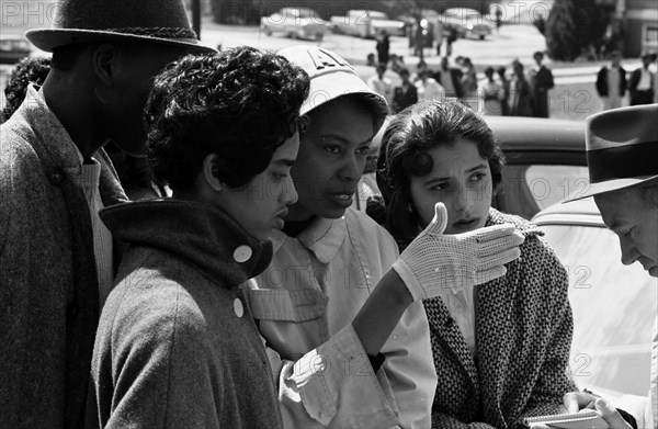 Students of Alabama State College on campus 1960