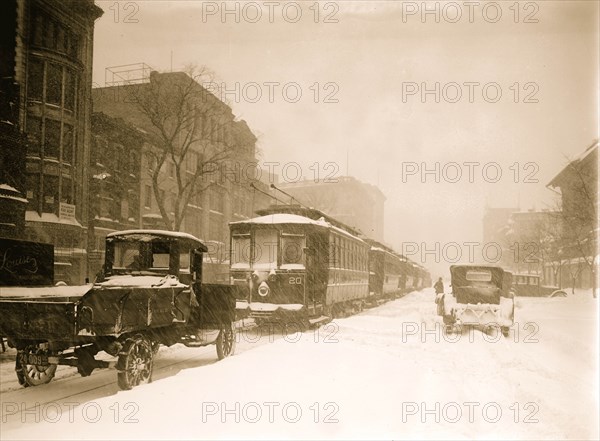 Washington DC Blizzard in 1922, Trolleys all stuck and lined up 1923