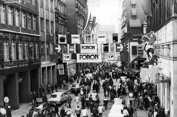 Leipzig, east germany, gdr, 1986, crowds attend the annual leipzig spring fair.