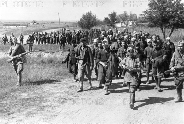 In the don valley soviet guardsmen have routed a big italian unit and took prisoner about 850 italians, a group of italian war prisoners, nov, 1942.