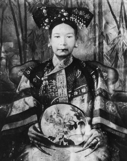 Portrait of dowager empress chih hsi of the manchu dynasty, tz'u hsi, dragon lady, 1834-1908, china.