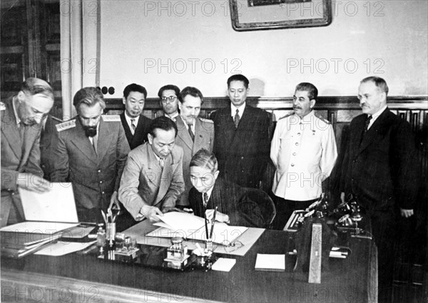 Signing of treaty of friendship and alliance between the soviet union and the chinese republic, mr, wang shi-tse signs the treaty, while stalin, molotov, lozovsky, dr, t,v, song, mr, foo ping-sheung, petrov, ussr ambassador to china, and others.