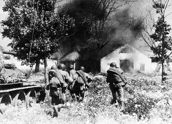 Soviet tanks carrying a party of tommy-gunners into a strongpoint of the hitlerites at ukrainian front, lvov direction.