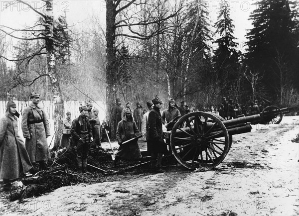 A red army artillery battalion surpressing the kronstadt mutiny, 1921, civil war, russia.