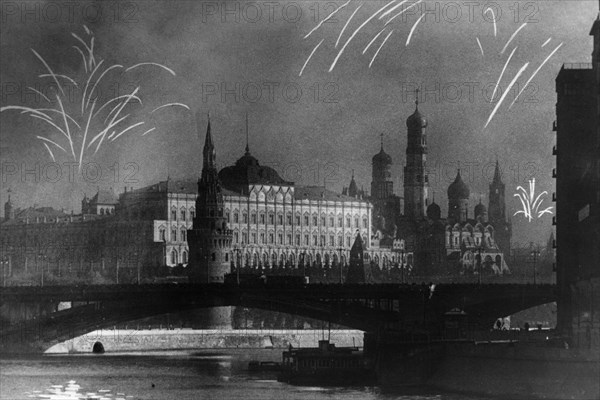 Fireworks over the kremlin in moscow in celebration of the liberation of soviet land from the germans during world war 2, 1944.