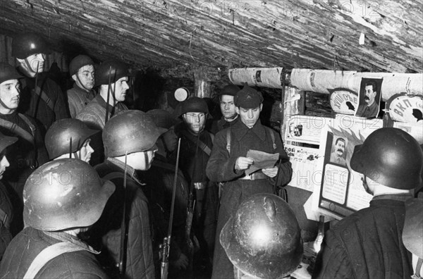 Soviet-finnish war, 1939-1940, political officers reading orders to begin the war at the northwestern border, november 30, 1939.